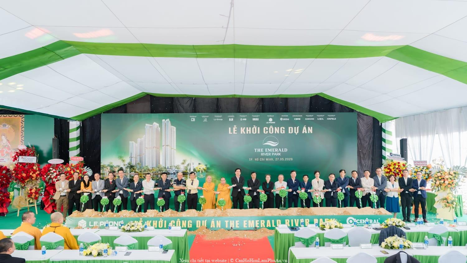 Ban lãnh đạo bắt tay lễ khởi công The Emerald River Park
