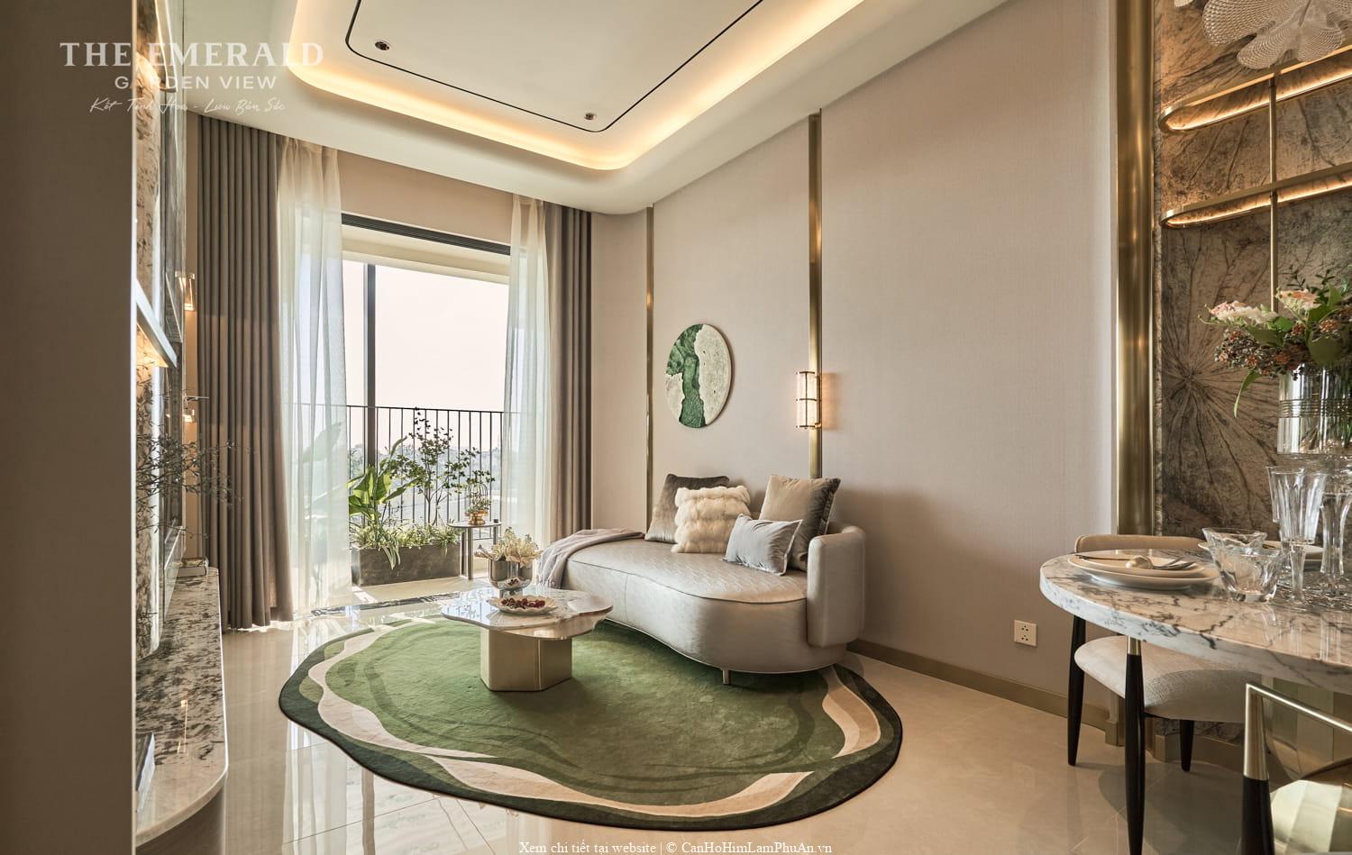 Phòng khách căn hộ mẫu 2 phòng ngủ The Emerald Garden nhìn ra ban công có tầm nhìn rộng