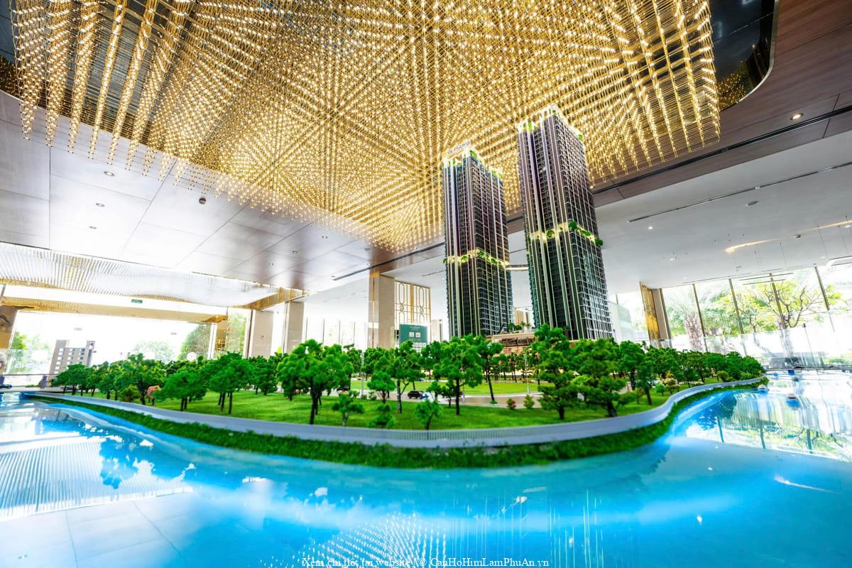 Sa bàn The Emerald Boulevard phục vụ khách tham quan khám phá